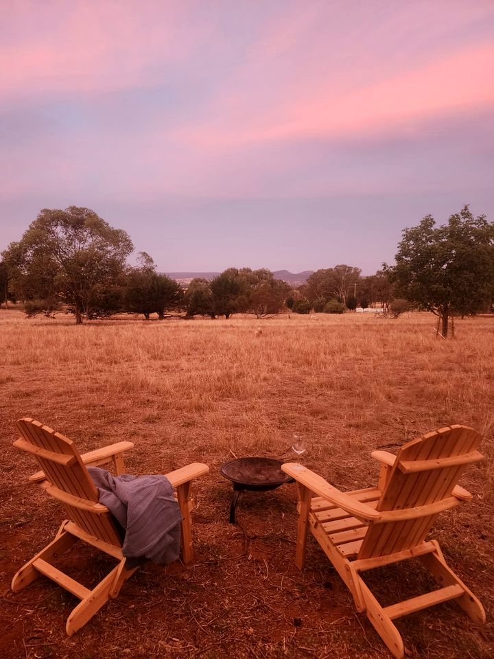 Charming Tiny House Overlooking the Table Top Mountains and Surrounded by Nature in Jindera, New South Wales