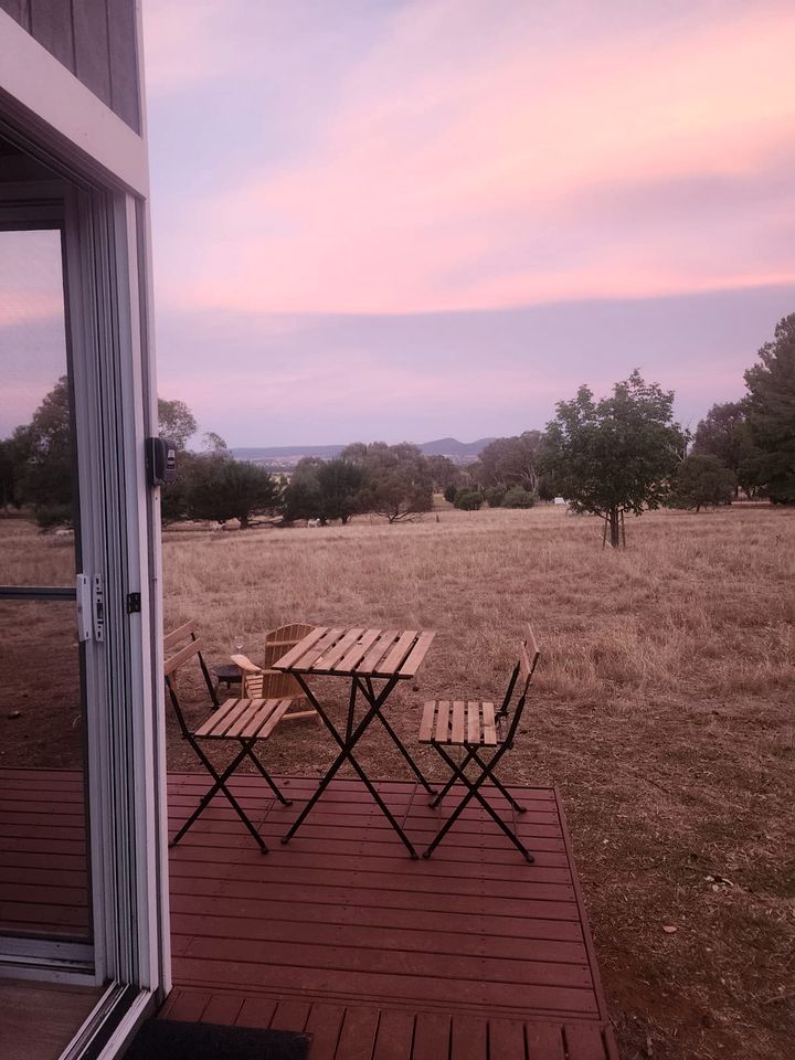Charming Tiny House Overlooking the Table Top Mountains and Surrounded by Nature in Jindera, New South Wales
