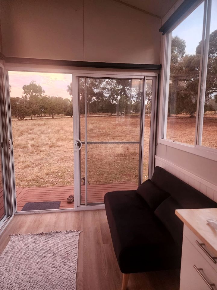 Charming Tiny House Overlooking the Table Top Mountains and Surrounded by Nature in Jindera, New South Wales