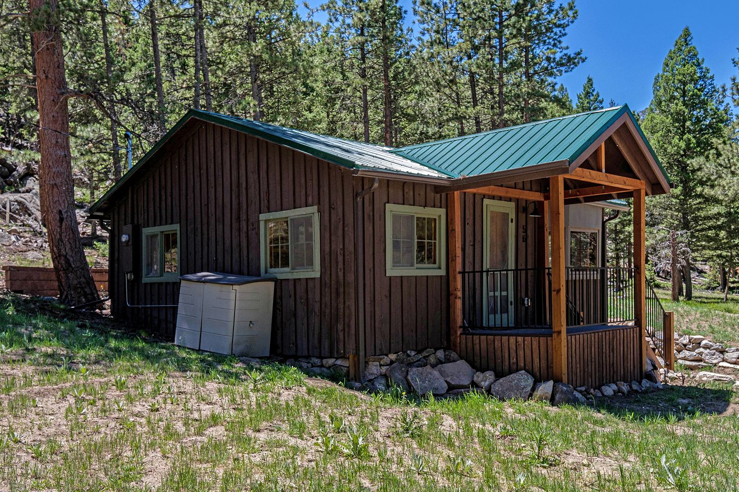 Modern Serene Cabin with Amazing Hiking Trails and Wildlife in Estes Park, Colorado