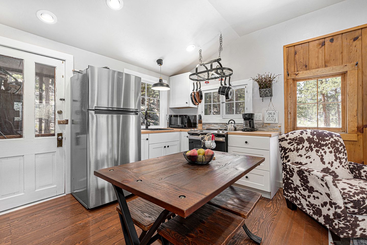 Modern Serene Cabin with Amazing Hiking Trails and Wildlife in Estes Park, Colorado