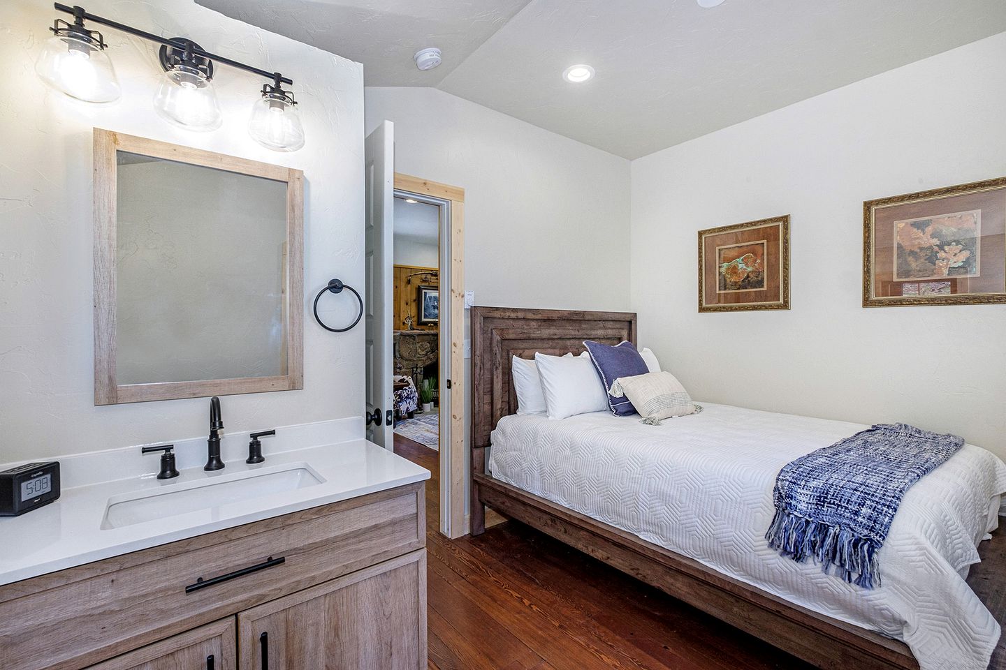 Modern Serene Cabin with Amazing Hiking Trails and Wildlife in Estes Park, Colorado