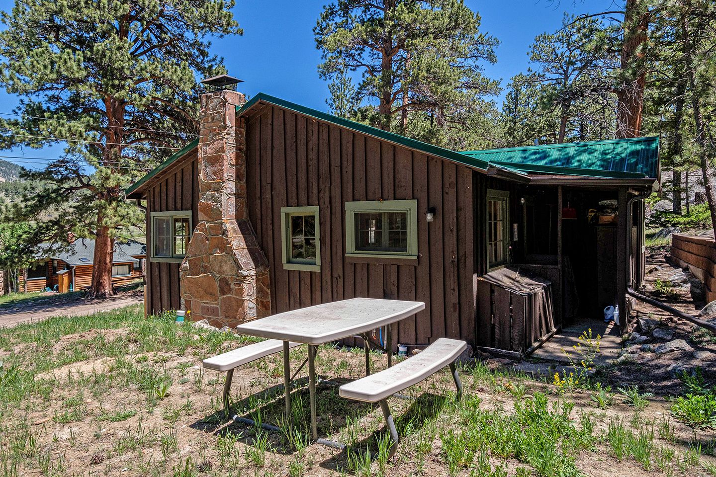 Modern Serene Cabin with Amazing Hiking Trails and Wildlife in Estes Park, Colorado