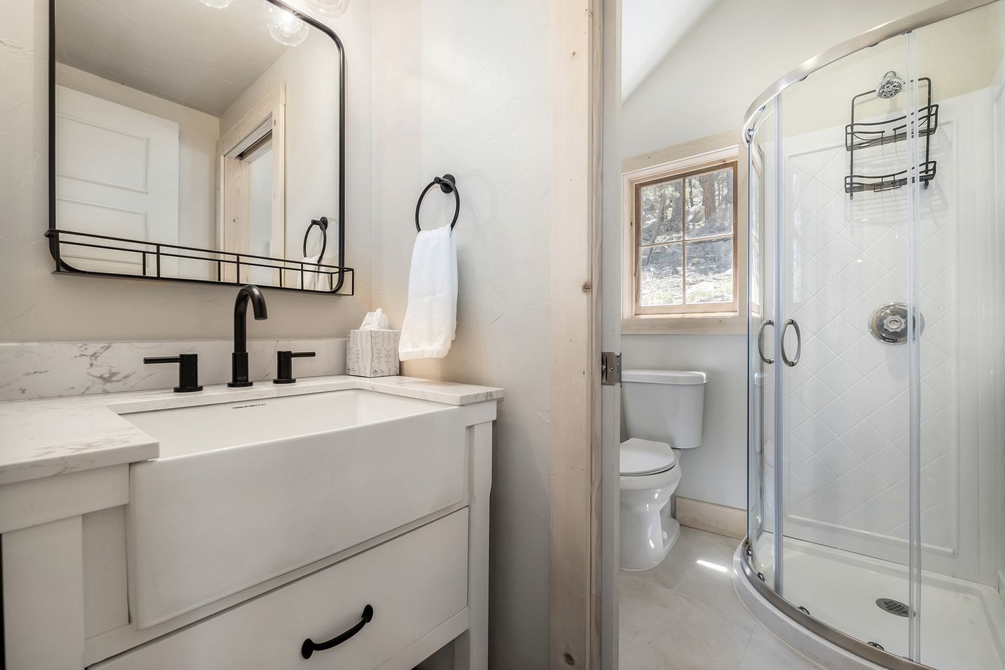 Modern Serene Cabin with Amazing Hiking Trails and Wildlife in Estes Park, Colorado