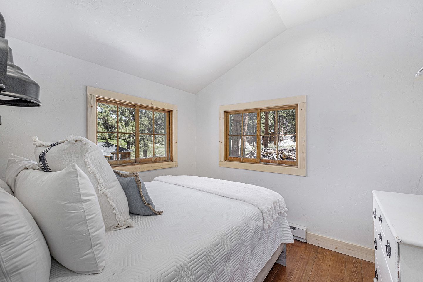 Modern Serene Cabin with Amazing Hiking Trails and Wildlife in Estes Park, Colorado