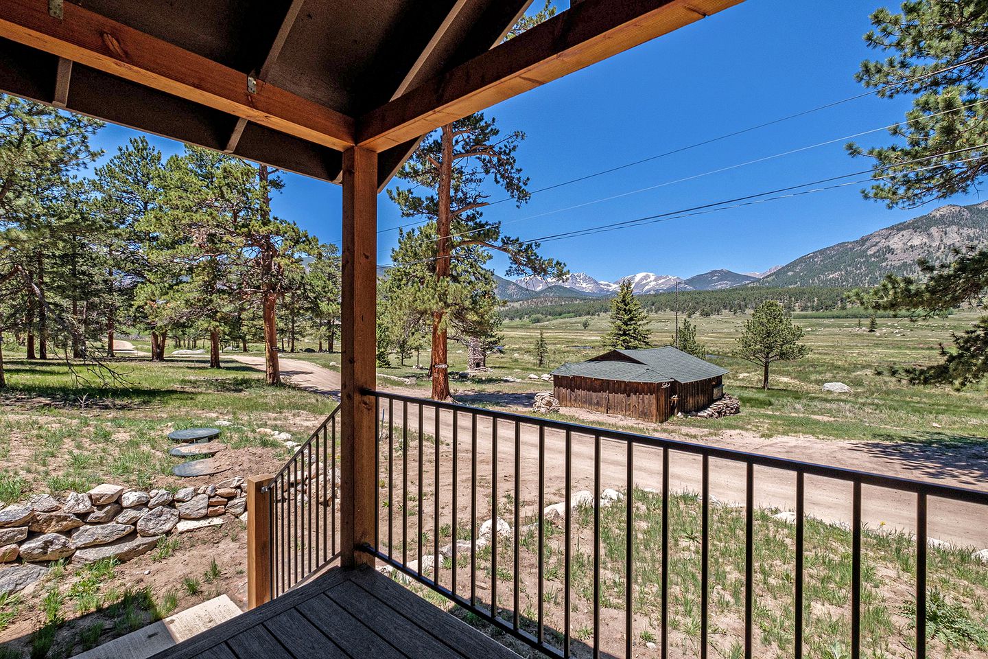 Modern Serene Cabin with Amazing Hiking Trails and Wildlife in Estes Park, Colorado