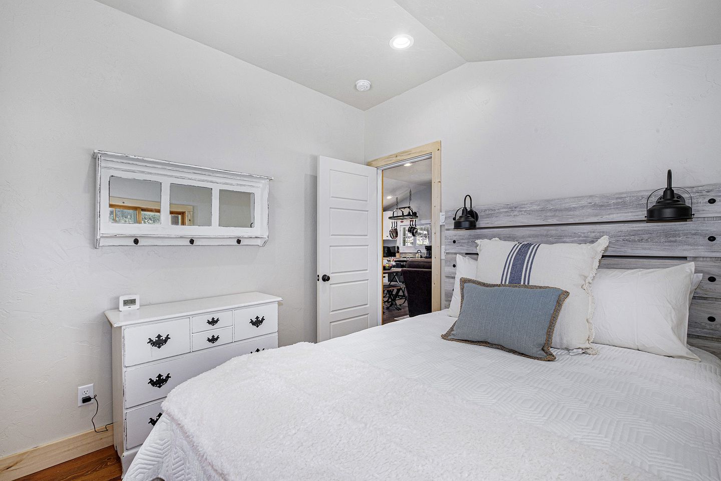 Modern Serene Cabin with Amazing Hiking Trails and Wildlife in Estes Park, Colorado