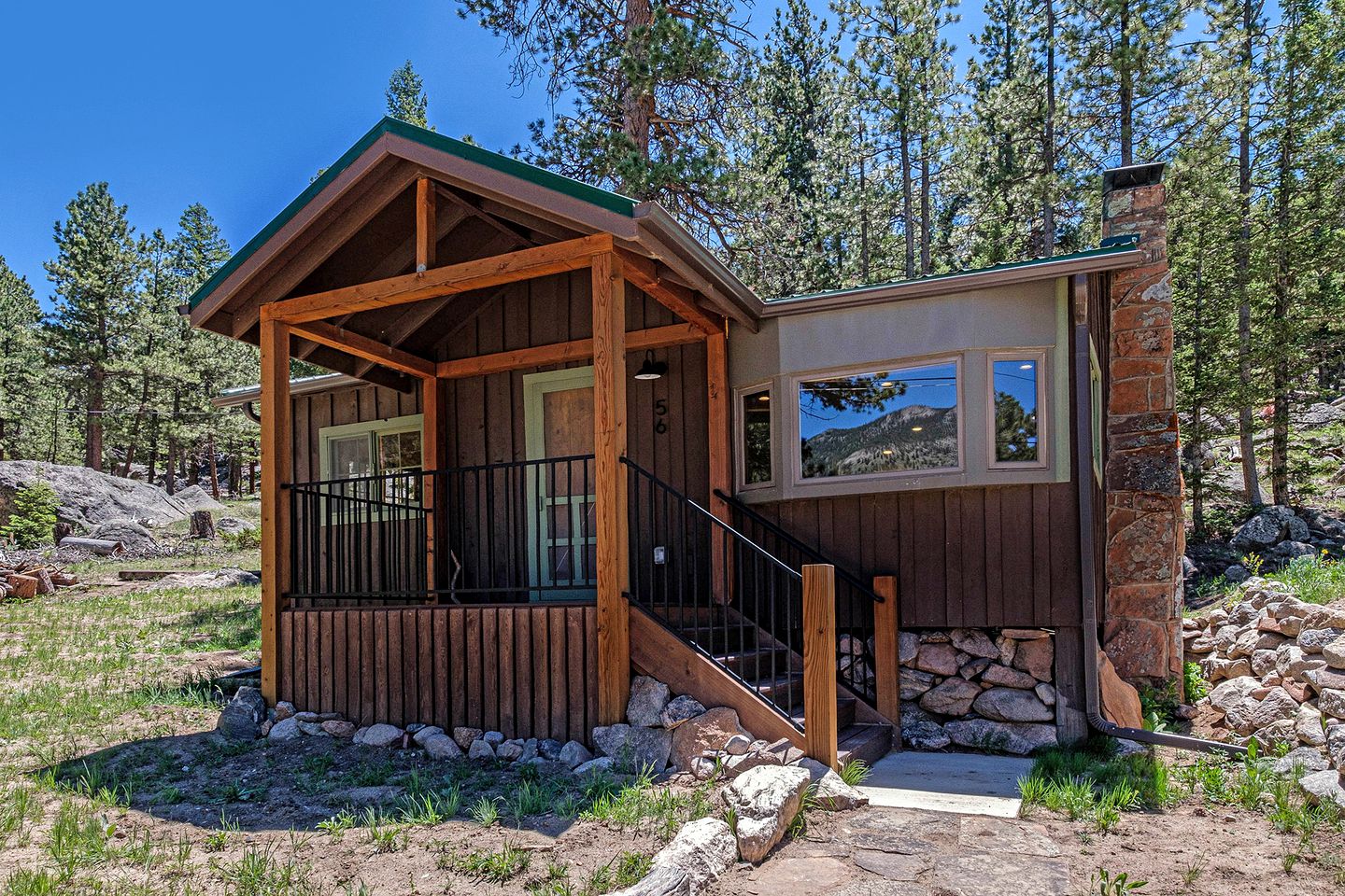 Modern Serene Cabin with Amazing Hiking Trails and Wildlife in Estes Park, Colorado