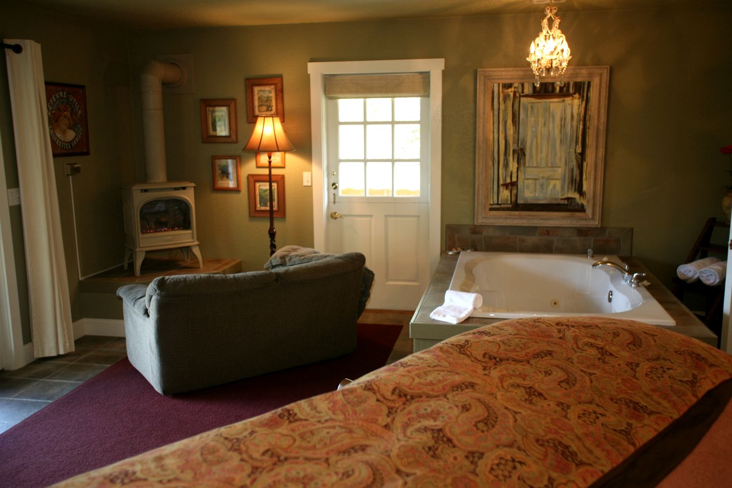 Incredible Cottage Close to Stunning Hiking Trails in Langley, Washington