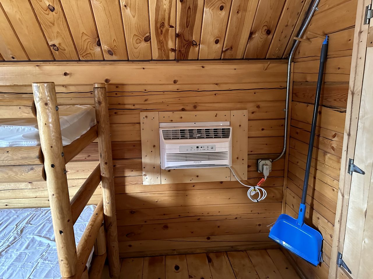 Rustic Extended-Stay Camping Cabin with Scenic Outdoor Amenities near Local Attractions in Fruita, Colorado