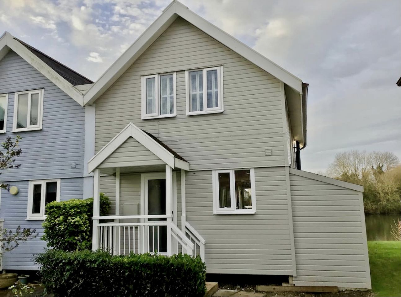 RUNola Lodge · Cotswolds Lakeside South Cerney, Vacation Rentals