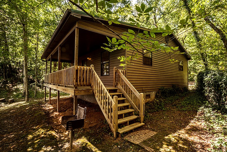 Cabins (Greeneville, Tennessee, United States)