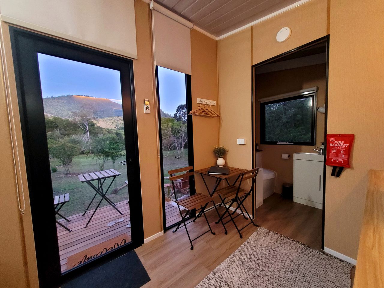 Tiny Glamping in Mount Perry, Ideal to Explore Mount Walsh National Park