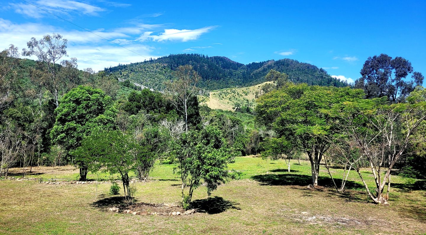 Tiny Glamping in Mount Perry, Ideal to Explore Mount Walsh National Park