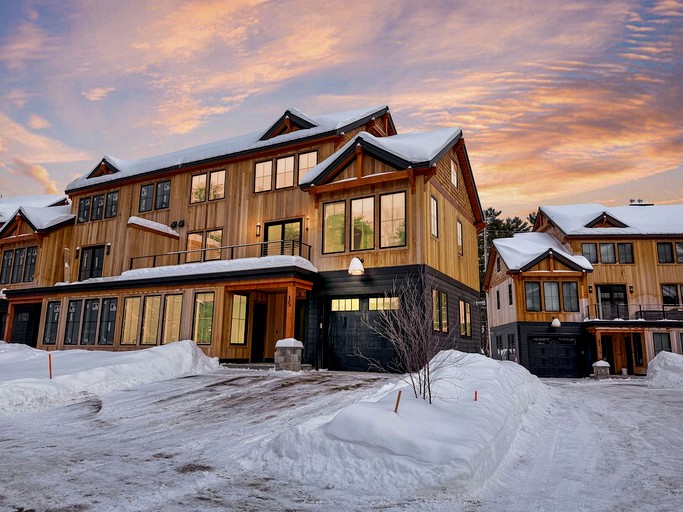 Modern Alpine Retreat with Private Hot Tub and Fireplace in North Conway, New Hampshire