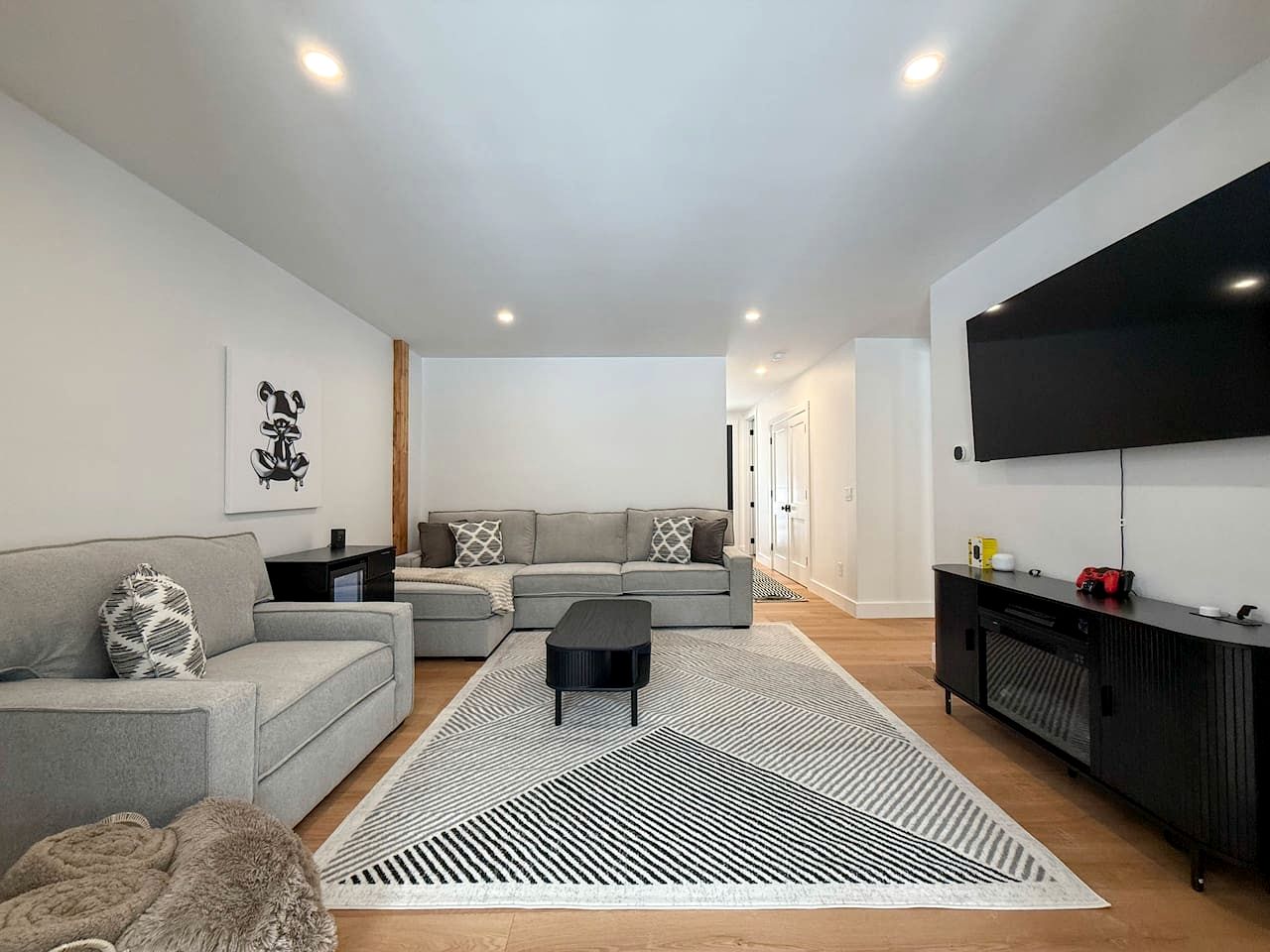 Modern Alpine Retreat with Private Hot Tub and Fireplace in North Conway, New Hampshire