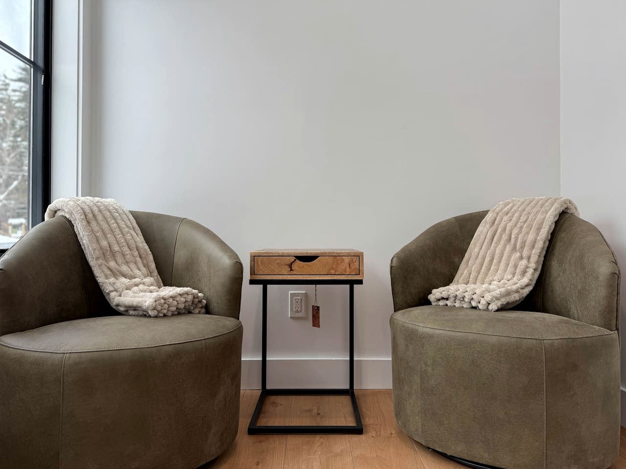 Modern Alpine Retreat with Private Hot Tub and Fireplace in North Conway, New Hampshire