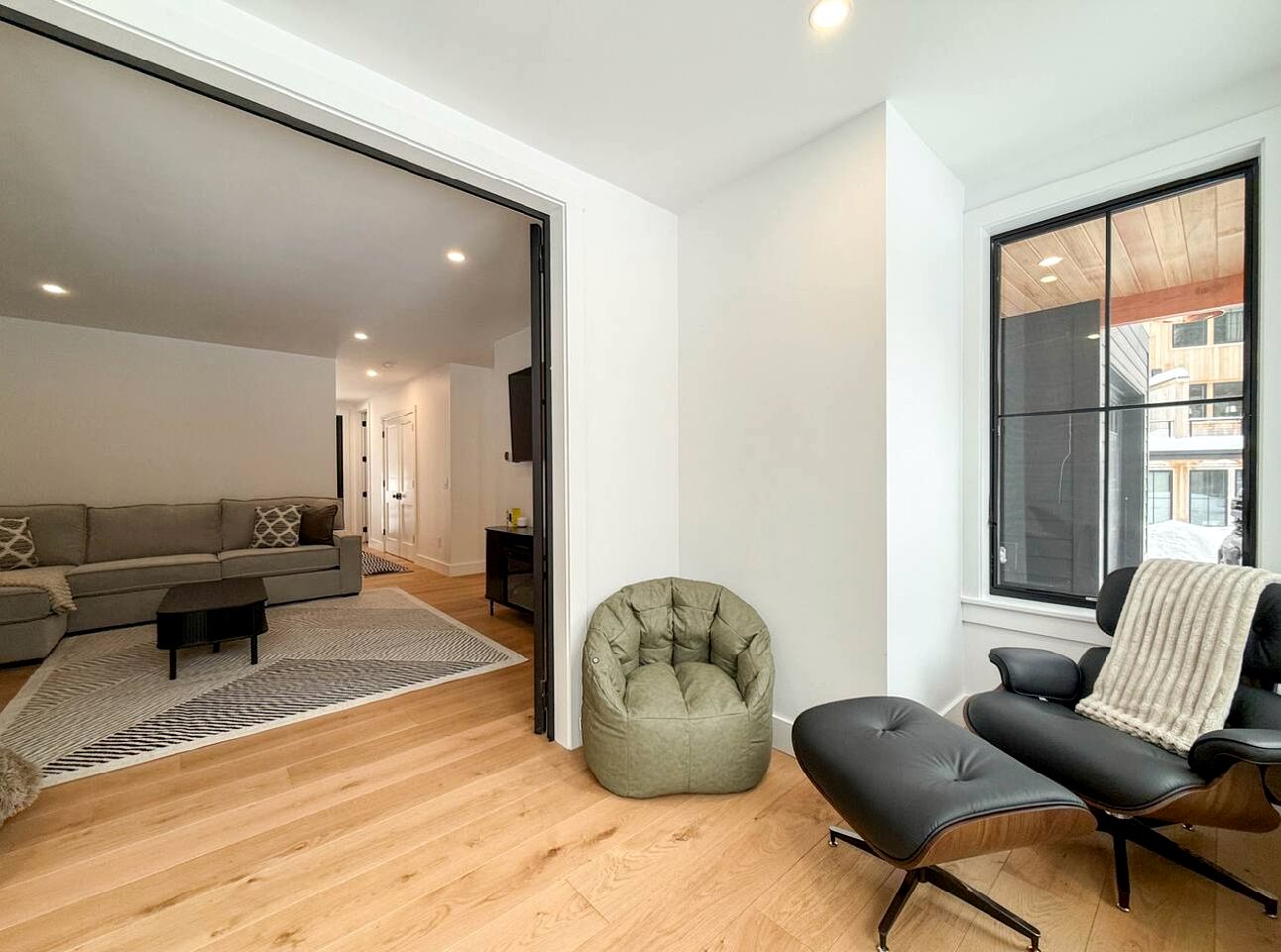 Modern Alpine Retreat with Private Hot Tub and Fireplace in North Conway, New Hampshire