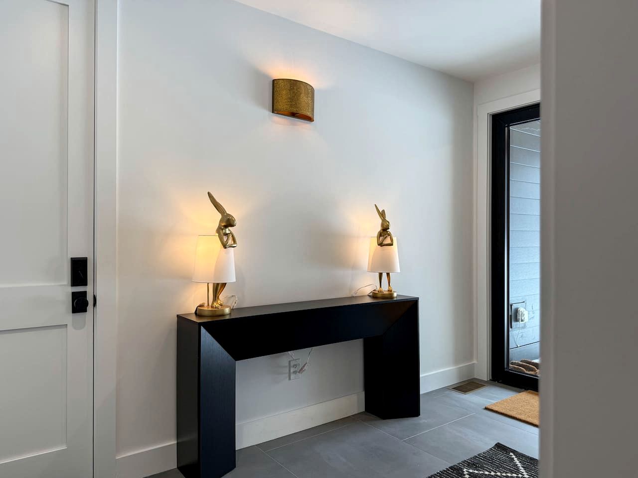 Modern Alpine Retreat with Private Hot Tub and Fireplace in North Conway, New Hampshire