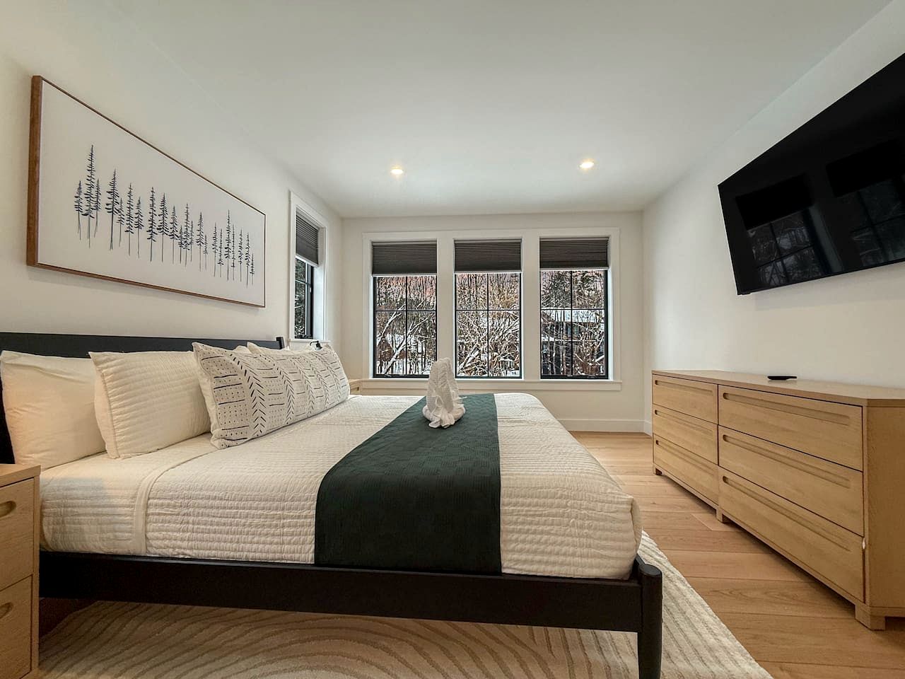 Modern Alpine Retreat with Private Hot Tub and Fireplace in North Conway, New Hampshire