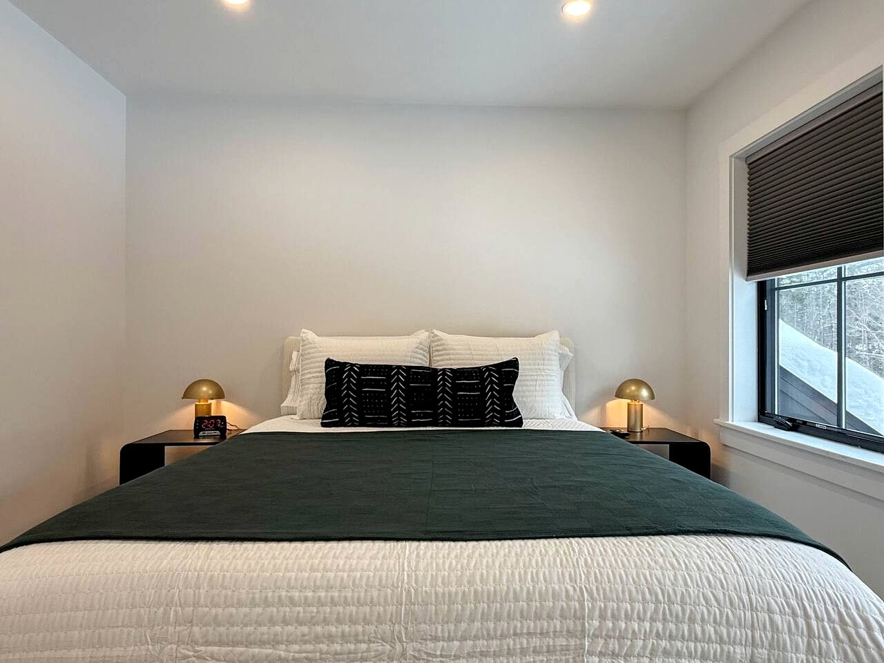 Modern Alpine Retreat with Private Hot Tub and Fireplace in North Conway, New Hampshire