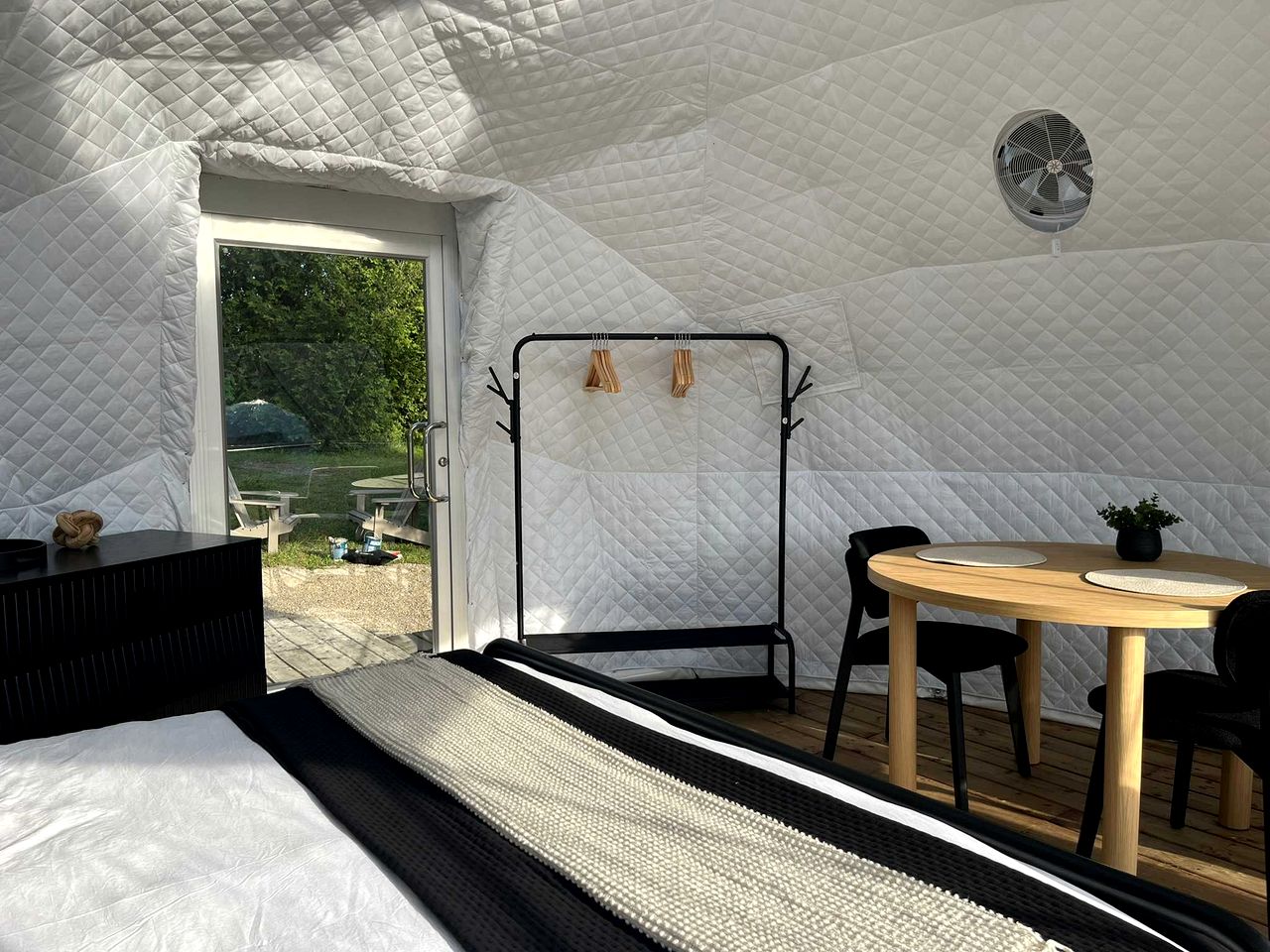 Nordic Luxe Geodome Retreat with Skylight & Forest Views near Tobermory, Ontario