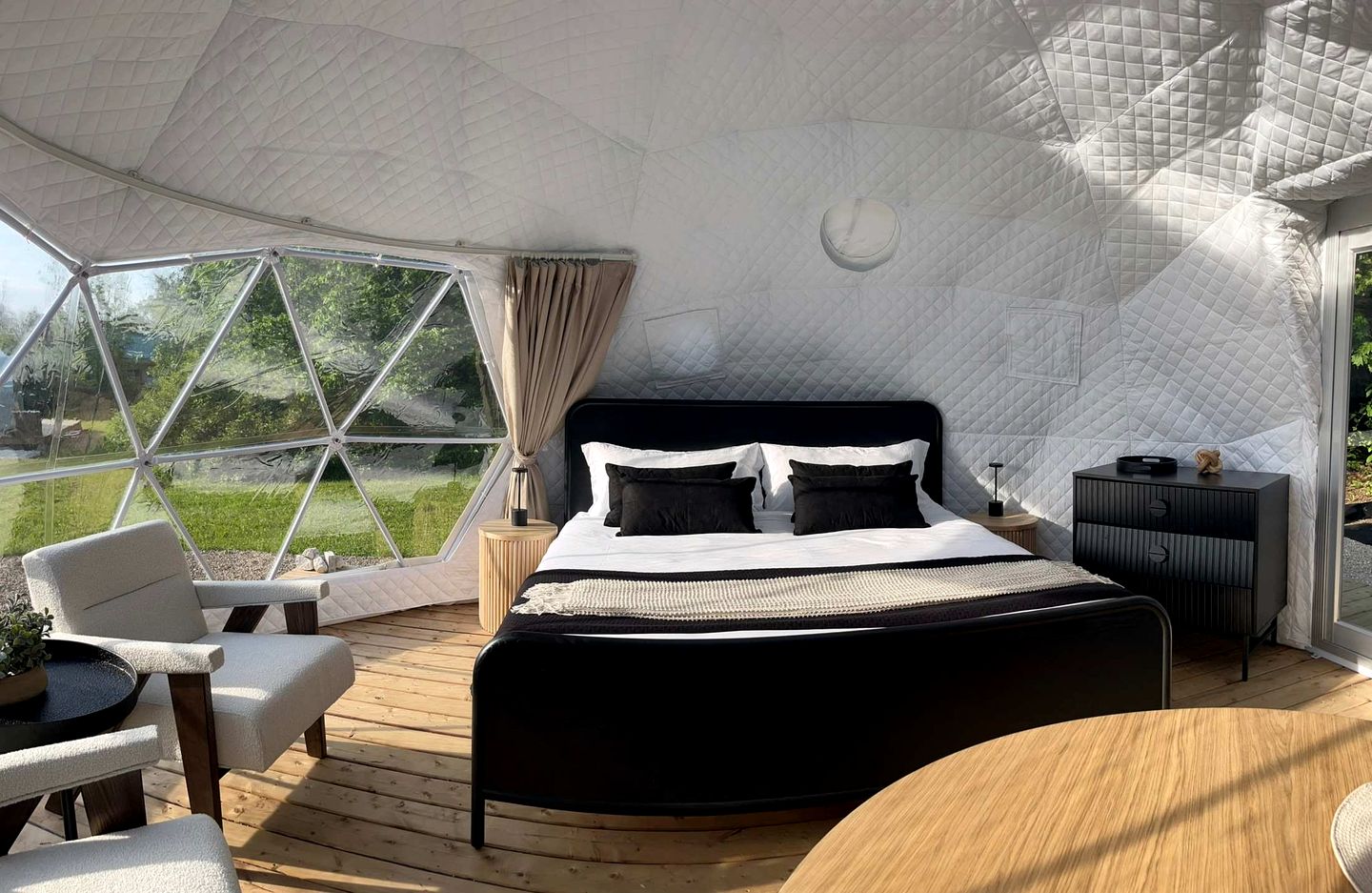 Nordic Luxe Geodome Retreat with Skylight & Forest Views near Tobermory, Ontario