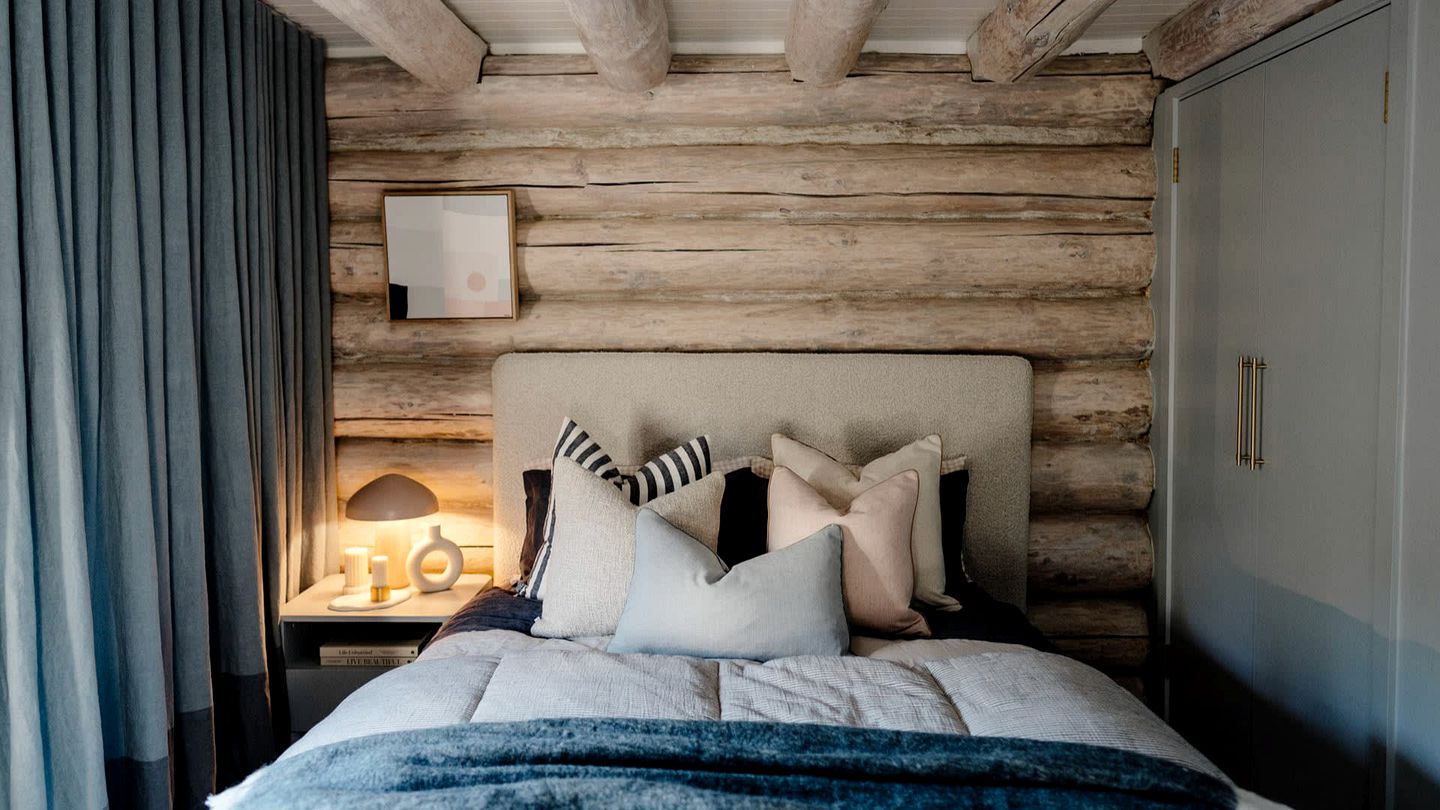 Wonderful Rustic Wooden Cabin with Fireplace in Macedon, Victoria