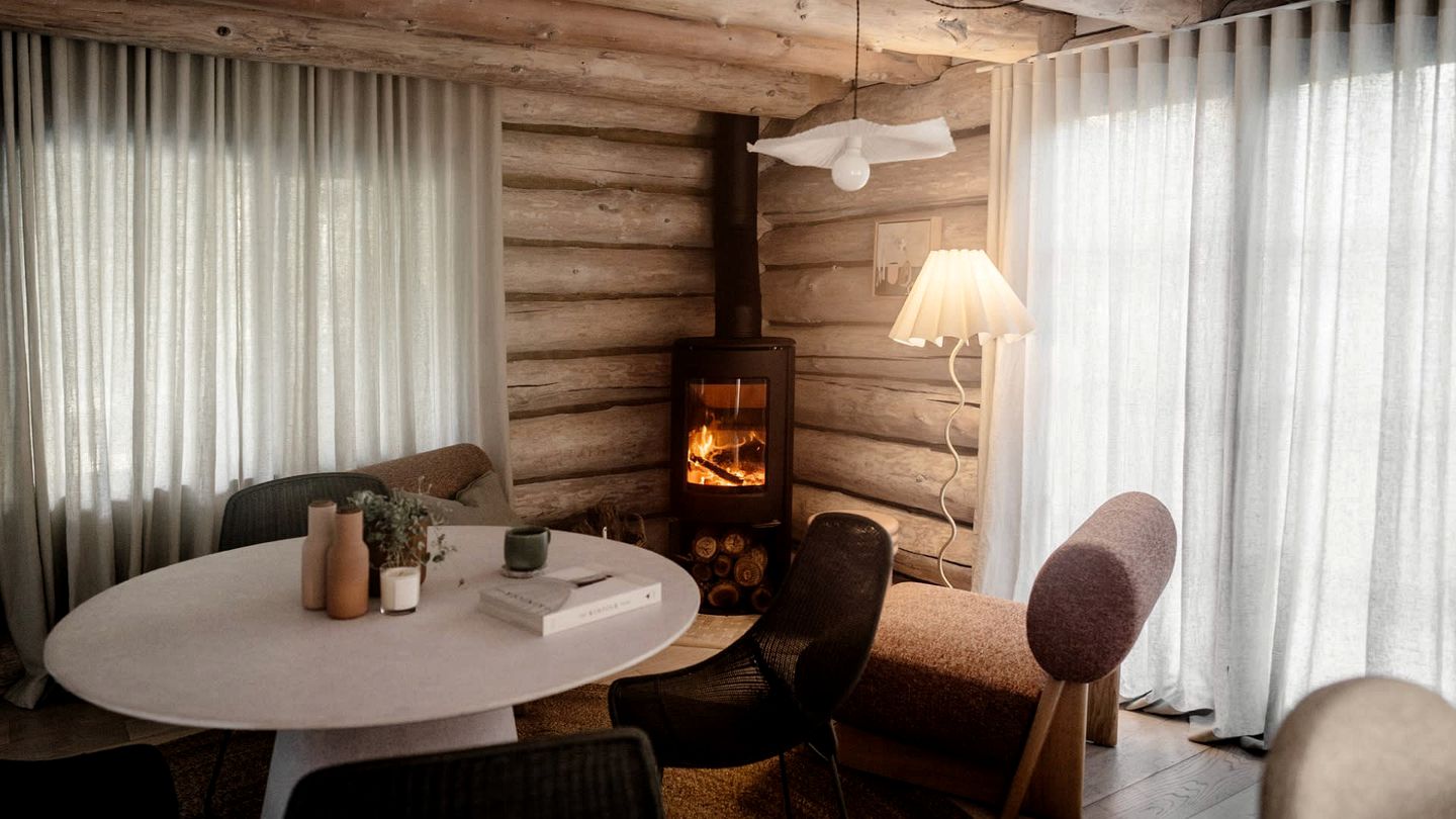 Wonderful Rustic Wooden Cabin with Fireplace in Macedon, Victoria