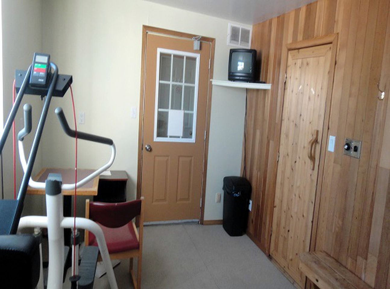 Family-Friendly Deluxe Suite Rental in Lodge in Cochrane, Ontario