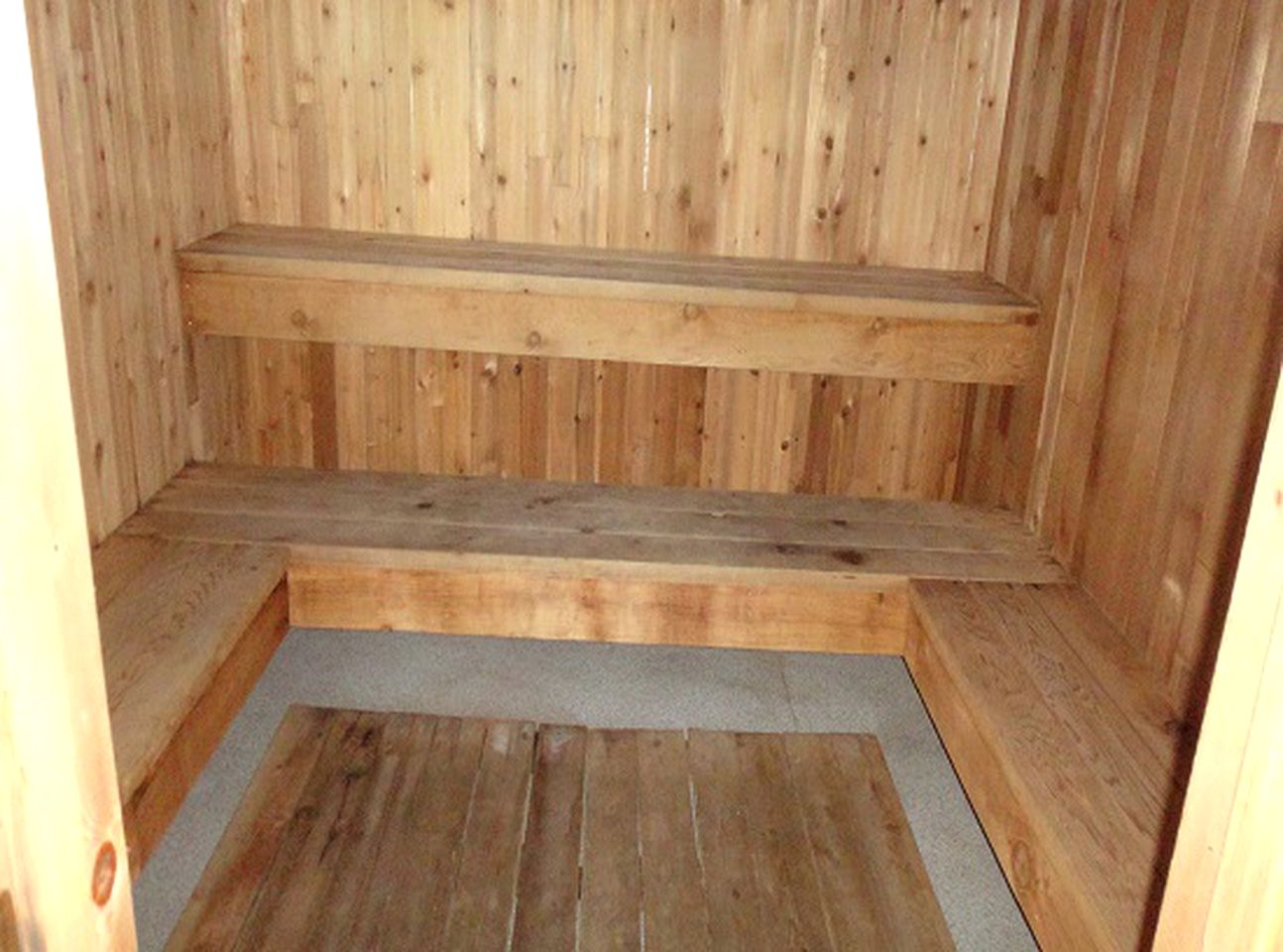 Family-Friendly Deluxe Suite Rental in Lodge in Cochrane, Ontario
