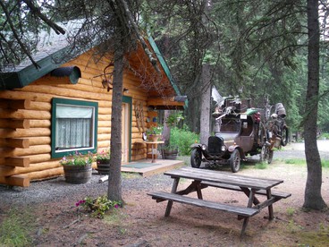 Rustic Log Cabin Rental with Awe-Inspiring Views of the Northern Lights in North Pole, Alaska photo 3