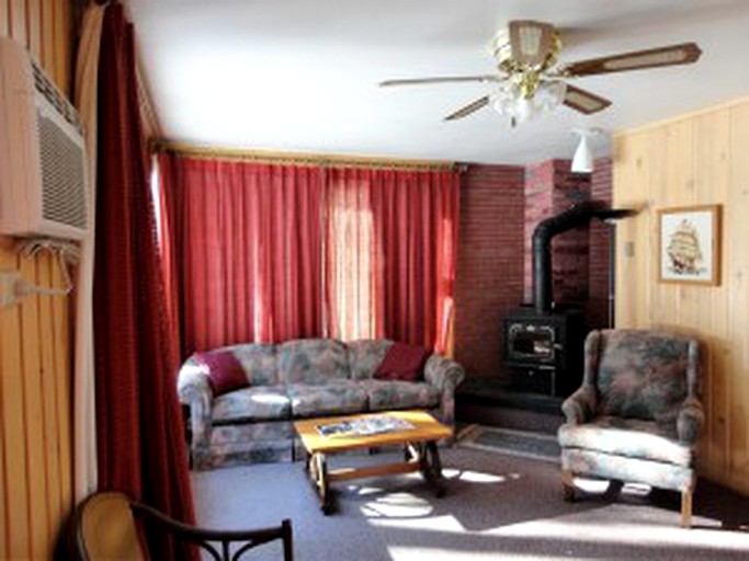 Cabins (Eagle River, Wisconsin, United States)