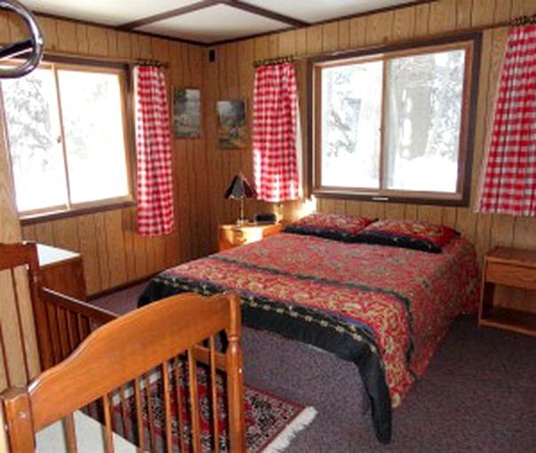 Cabins (Eagle River, Wisconsin, United States)