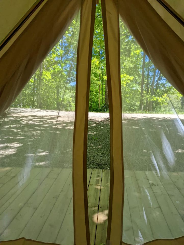 Northern Bruce Peninsula Glamping: Luxurious Pet-Friendly Bell Tent near Tobermory, Canada