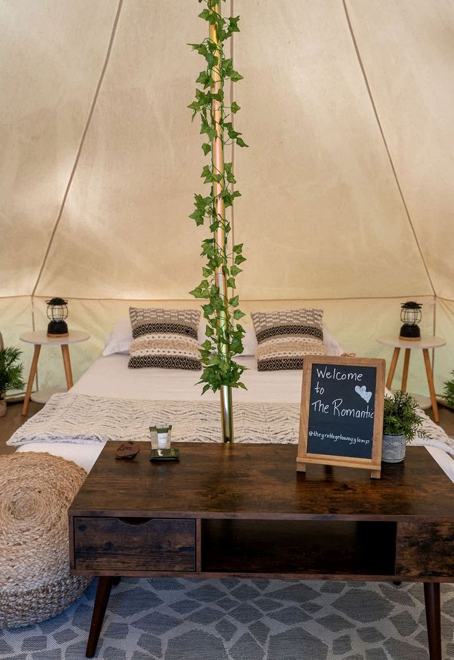 Northern Bruce Peninsula Glamping: Luxurious Pet-Friendly Bell Tent near Tobermory, Canada