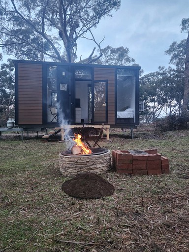 Cozy Tiny House with Barbecue, Firepit and River Views in Victoria, Australia