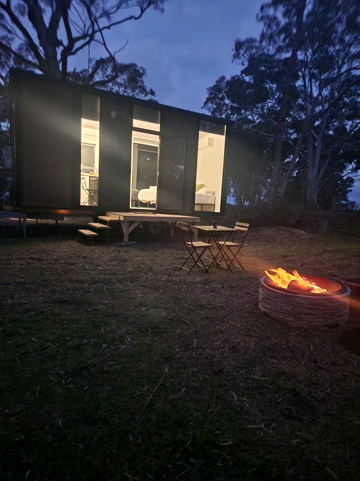 Cozy Tiny House with Barbecue, Firepit and River Views in Victoria, Australia