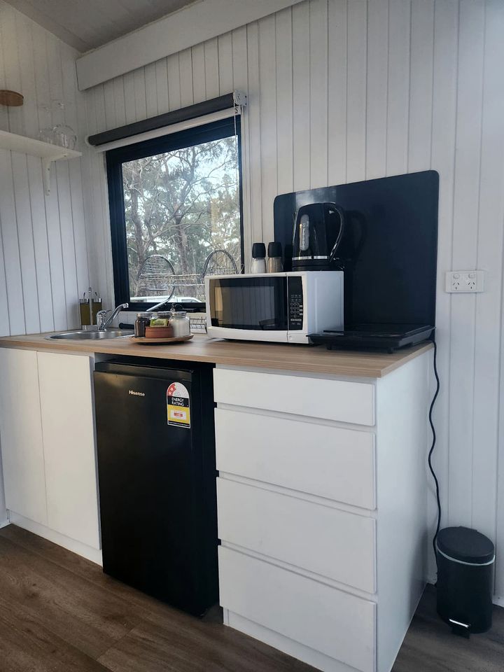 Cozy Tiny House with Barbecue, Firepit and River Views in Victoria, Australia