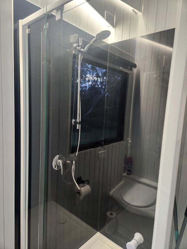 Cozy Tiny House with Barbecue, Firepit and River Views in Victoria, Australia