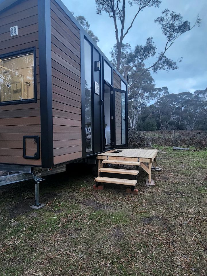 Cozy Tiny House with Barbecue, Firepit and River Views in Victoria, Australia