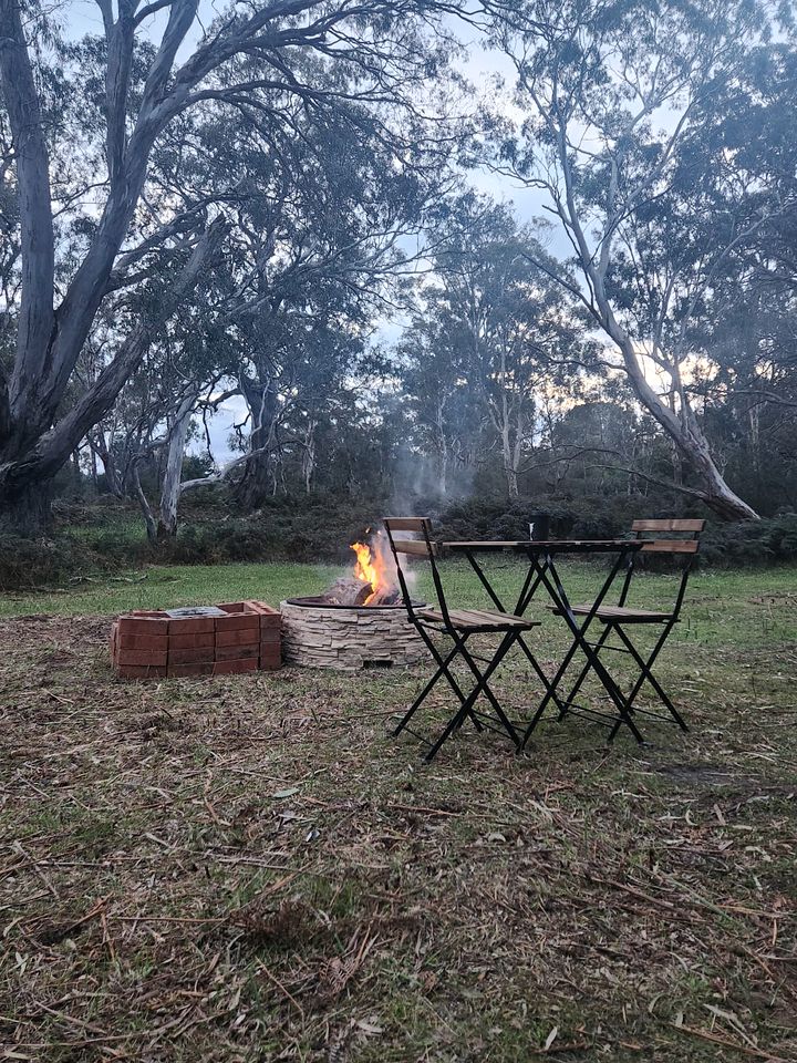Cozy Tiny House with Barbecue, Firepit and River Views in Victoria, Australia