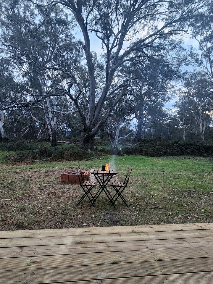 Cozy Tiny House with Barbecue, Firepit and River Views in Victoria, Australia