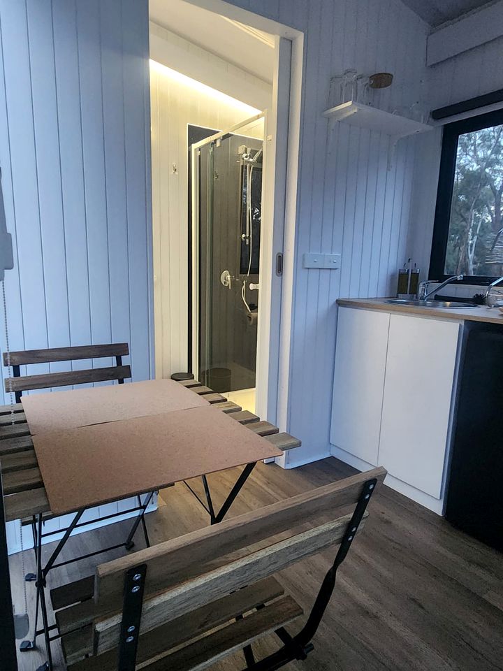 Cozy Tiny House with Barbecue, Firepit and River Views in Victoria, Australia