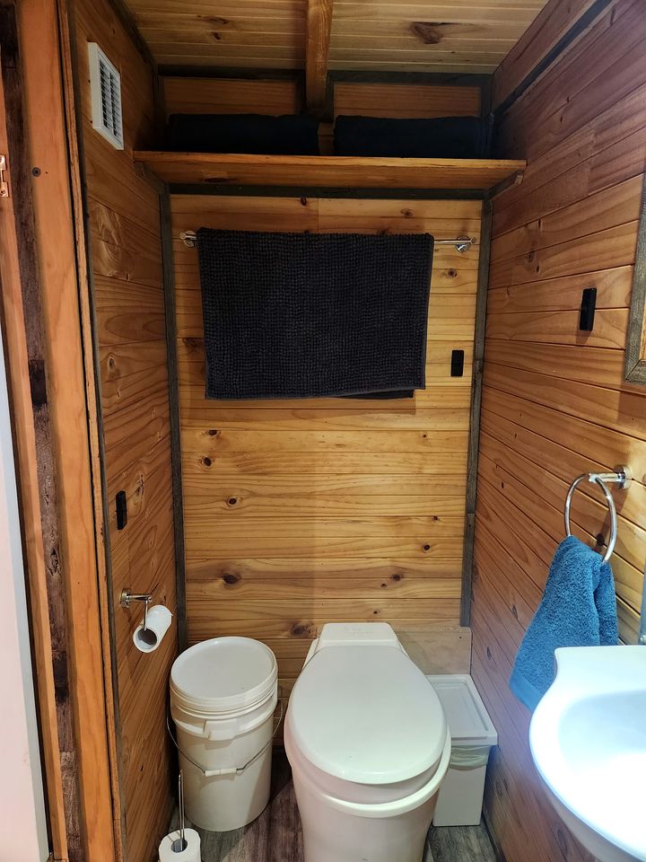 Beautiful Tiny House with Fire Pit in Dadswells Bridge, Victoria