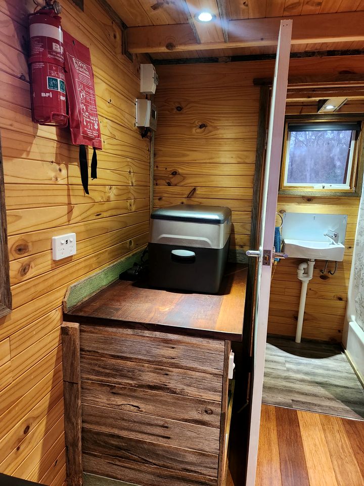 Beautiful Tiny House with Fire Pit in Dadswells Bridge, Victoria