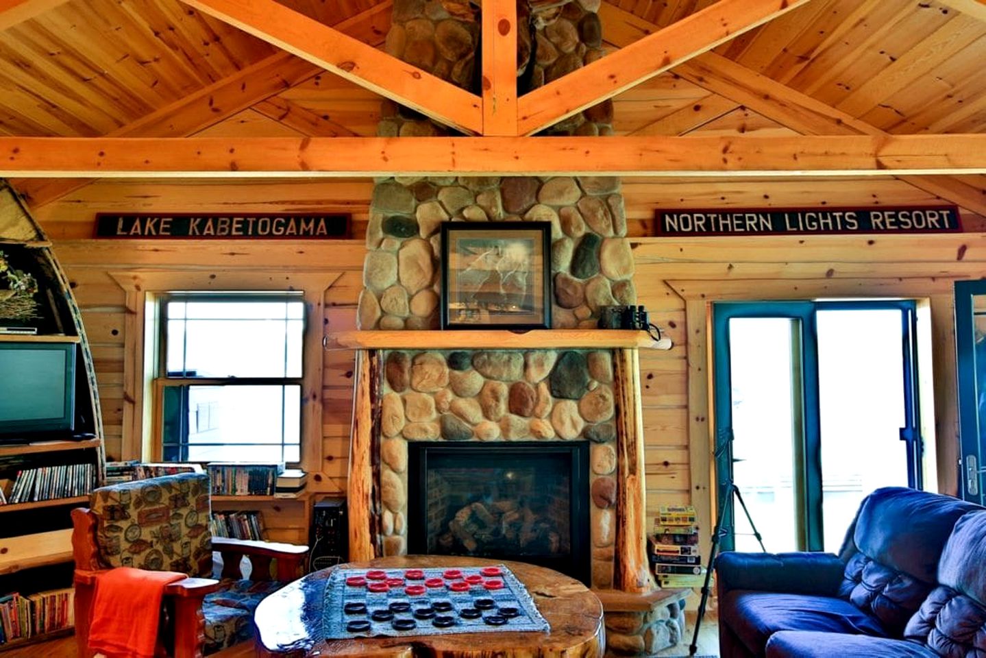 Inviting Log Cabin for a Tranquil Getaway in Voyageurs National Park, Minnesota