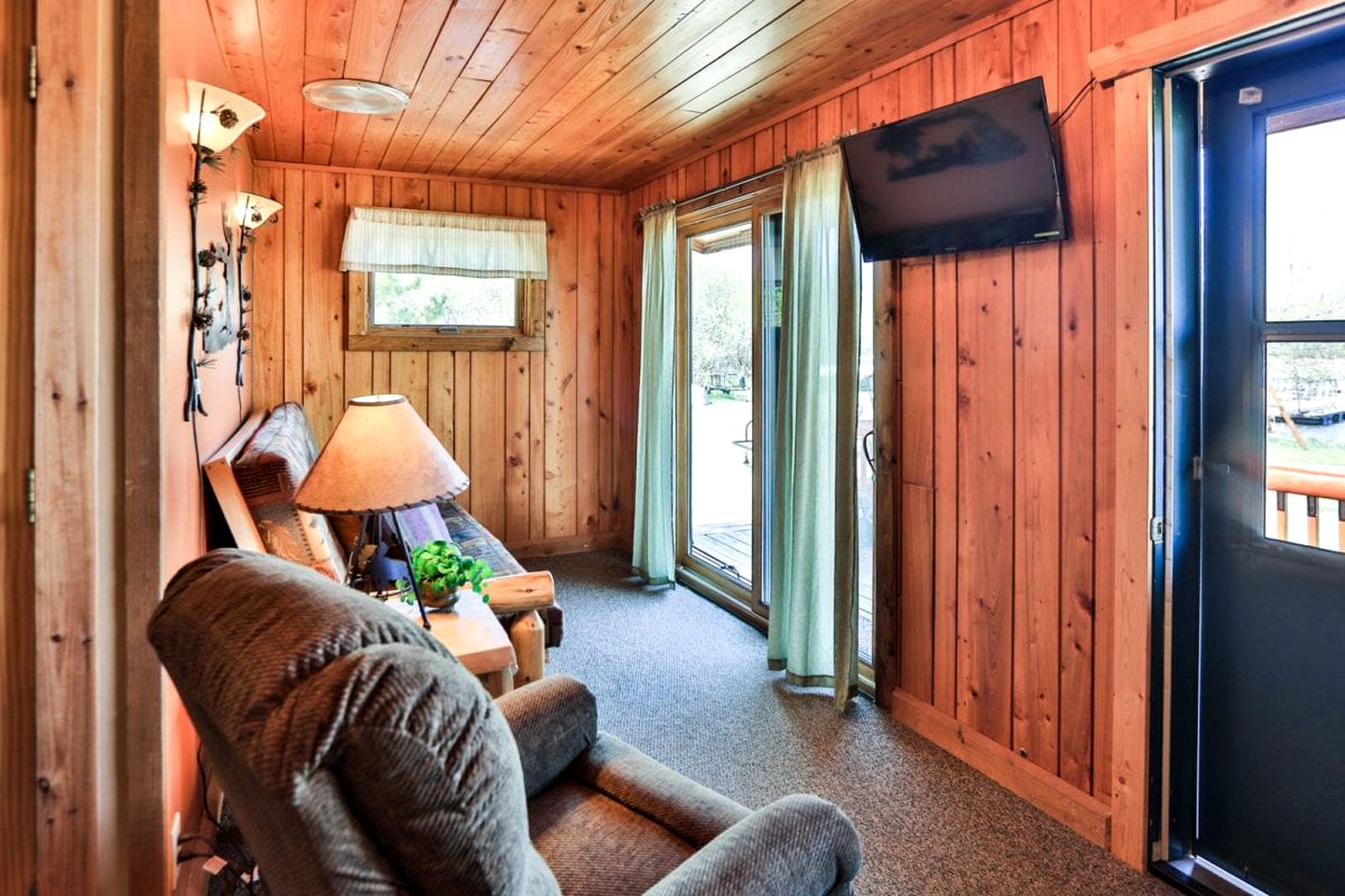 Waterfront Cabin Rental with Breathtaking Sunset Views near Lake Kabetogama, Minnesota