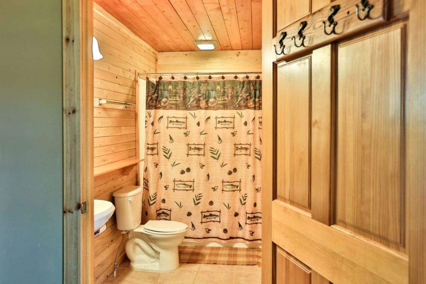 Waterfront Cabin Rental with Breathtaking Sunset Views near Lake Kabetogama, Minnesota