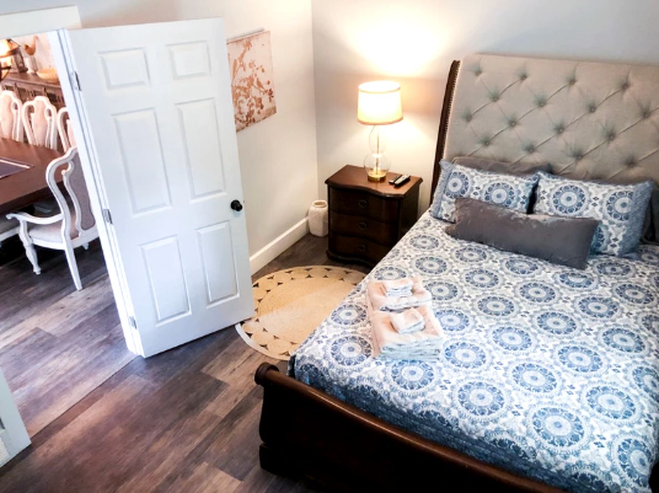 Luxurious Waterfront Cabin for a Group Getaway in Fort Ann, New York